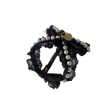 Ham ajustabil din piele ecologica, negru, decorat cu dantela fina si perle cusute manual, circumferinta piept 31-35 cm x circumferinta gat 26 cm