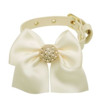 Zgarda caini din piele ecologica, bej, decorata cu funda de satin si cabochon cu cristale Swarovski, lungime 25 cm