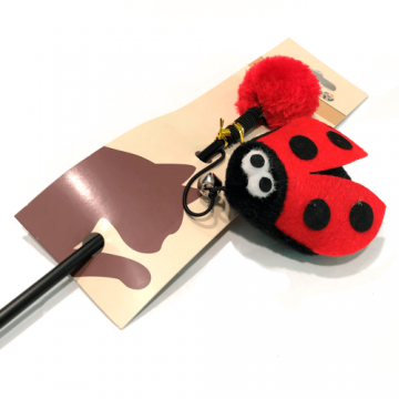 Jucarie pentru pisici undita Beeztees Buburuza 40 cm